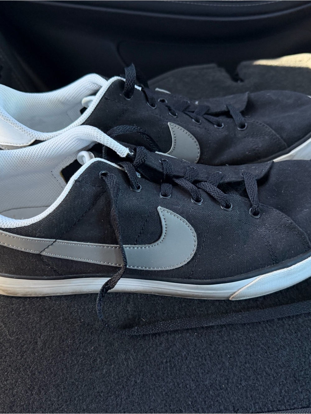 Nike Men’s Black and Gray Low-Profile Sneakers